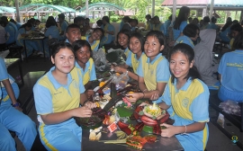 กิจกรรมลอยกระทง 03112560 (ระดับประถมและมัธยม)