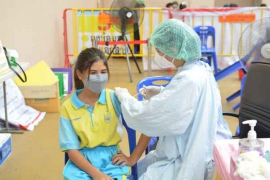 นักเรียนระดับมัธยมศึกษาชั้นปีที่1 เข้ารับการฉีดวัคซีนโควิด19 เข็ม 2