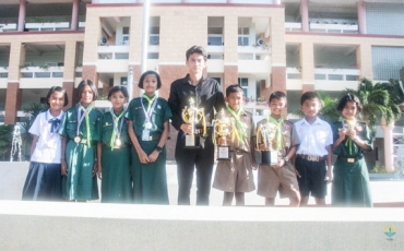 รับมอบถ้วยรางวัลนักกีฬากรีฑา 31082560